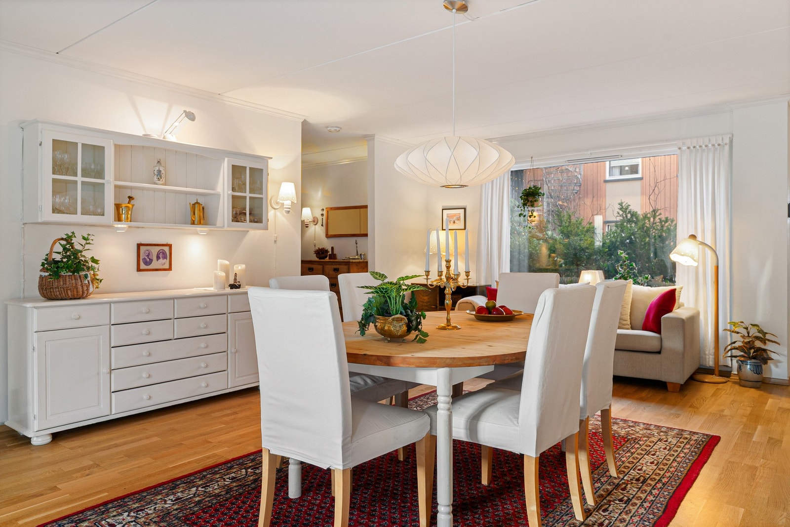 Stue 2 med utgang til entré. Galleribilde