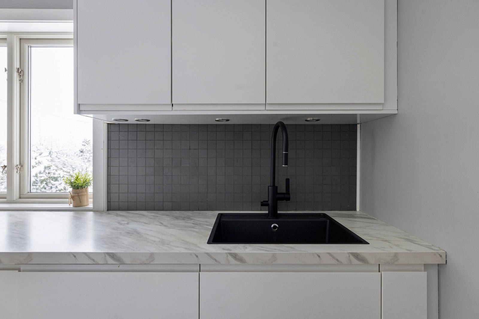 Underlimt oppvaskkum. Galleribilde