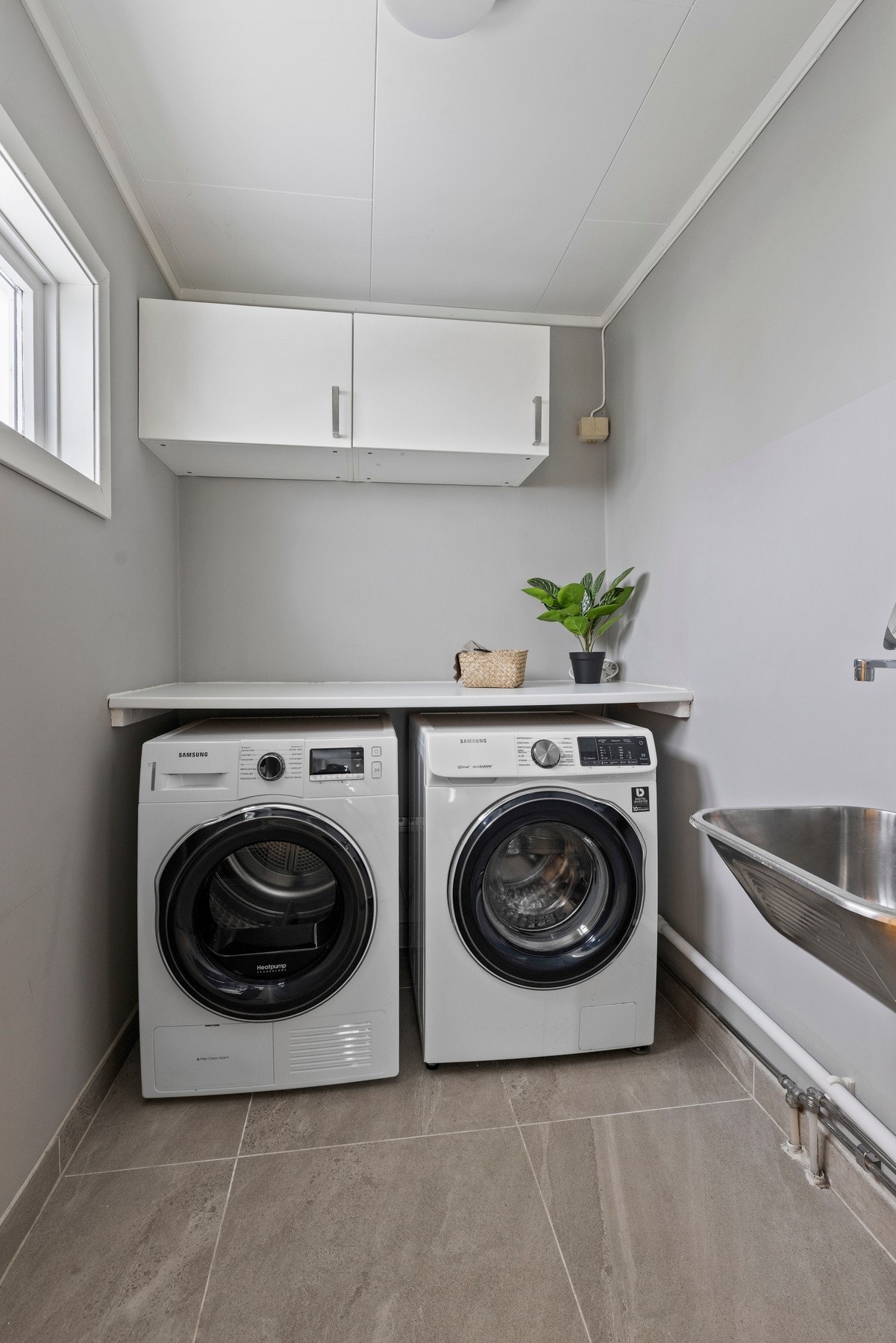 Boligen har et praktisk, separat vaskerom som gjør det enkelt å holde det ryddig. Galleribilde