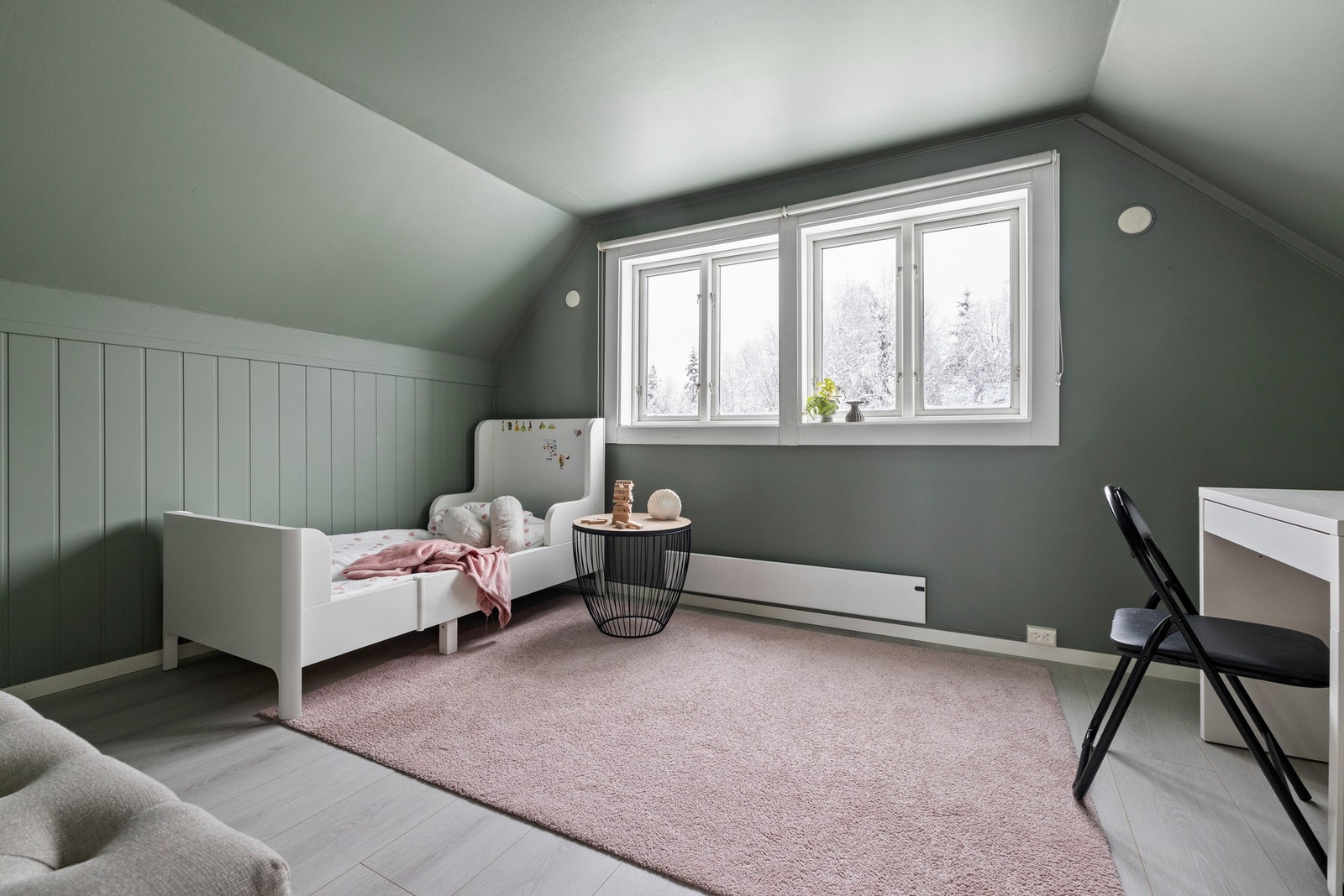 Soverom 1 er svært romslig, med god plass til seng. Galleribilde