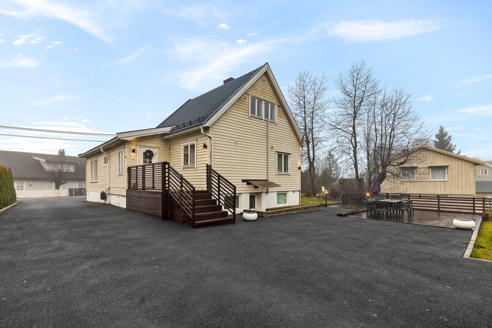 Innholdsrik bolig over 3 plan i et hyggelig og barnevennlig boligområde. Galleribilde