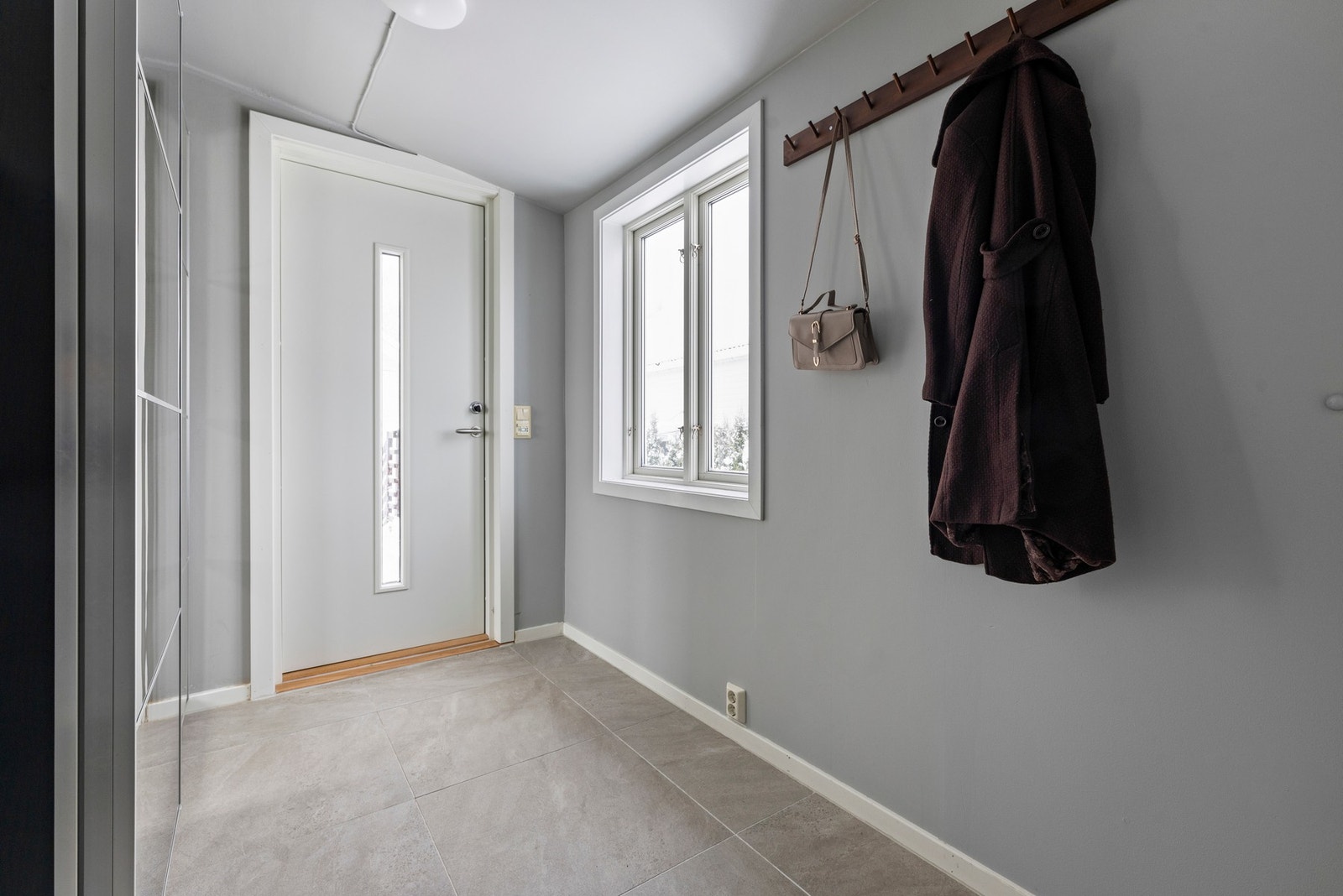 Lys og innbydende entré. Galleribilde