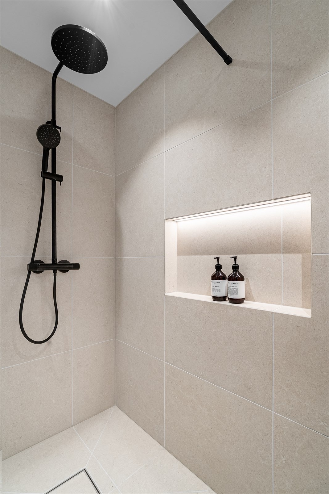 Her kan det velges mellom regndusj og hånddusj Galleribilde