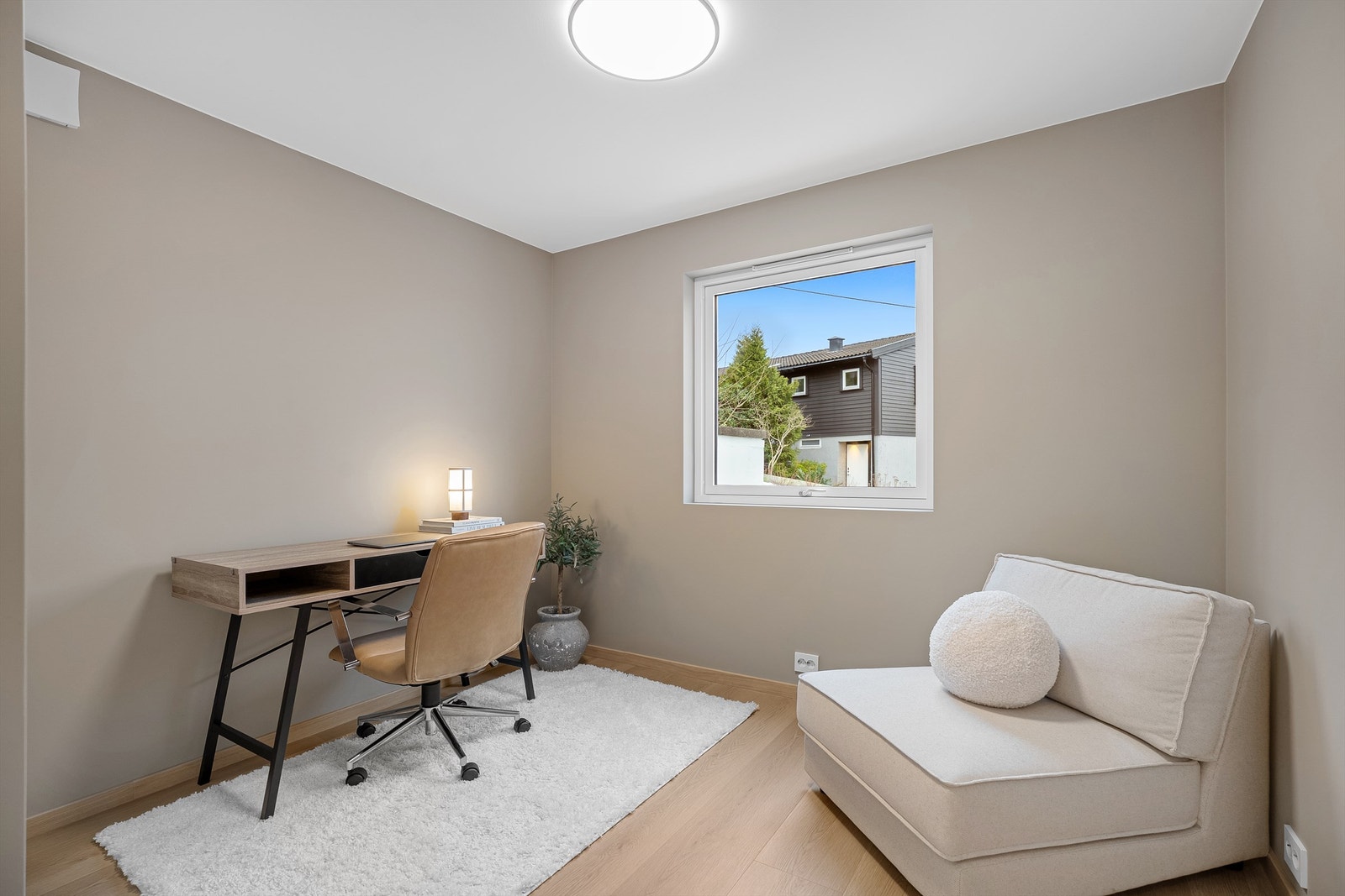 Soverom 1 - kan innredes som kontor Galleribilde