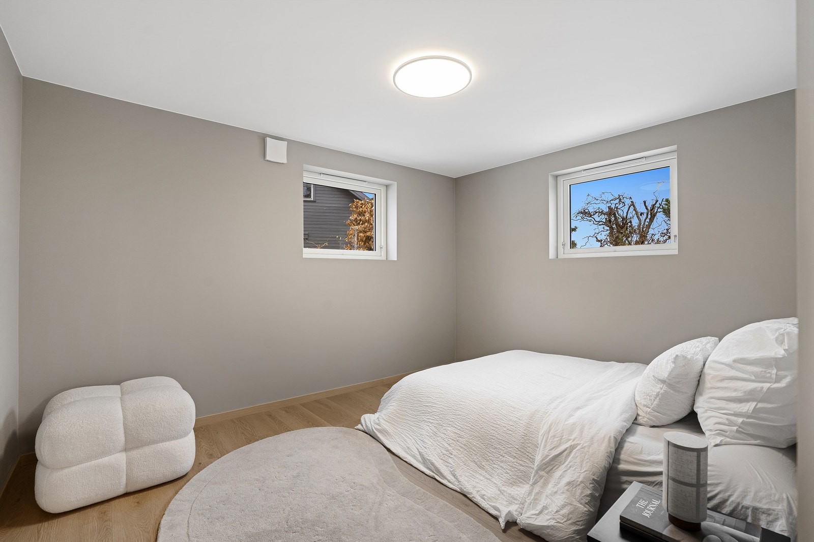 Soverom 4 - Plass til seng og diverse møblement Galleribilde