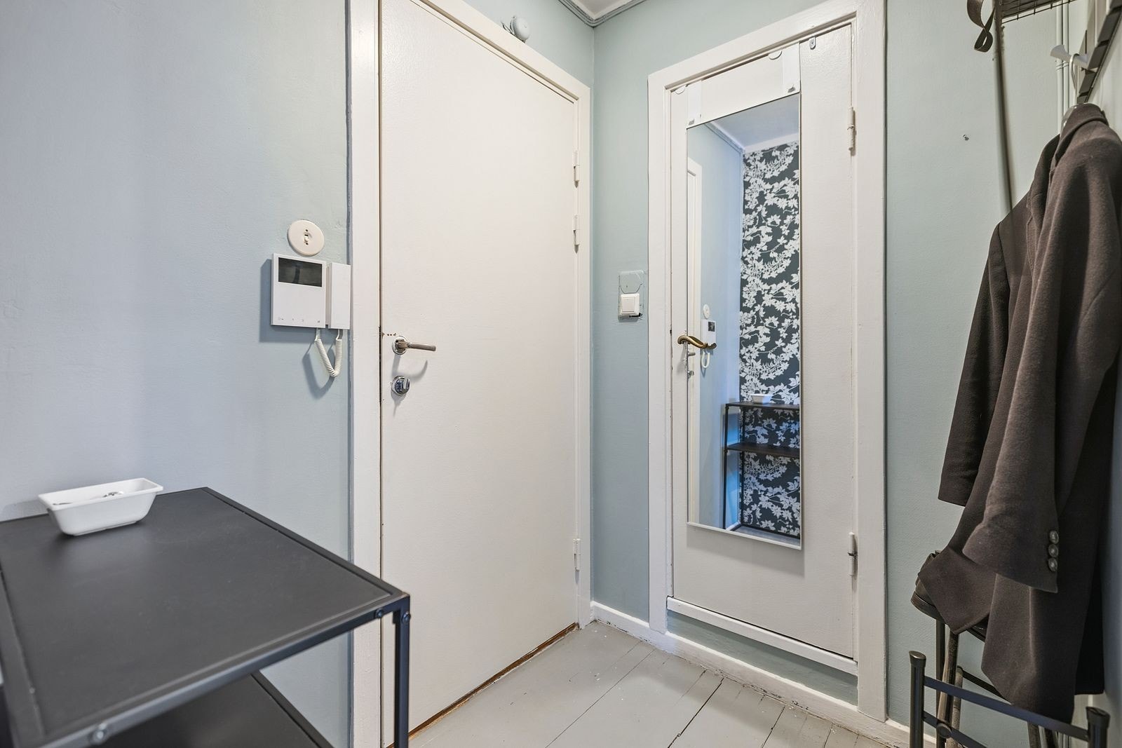 Entré | Plass til ønkset oppbevaringsløsning til ytterklær og sko Galleribilde