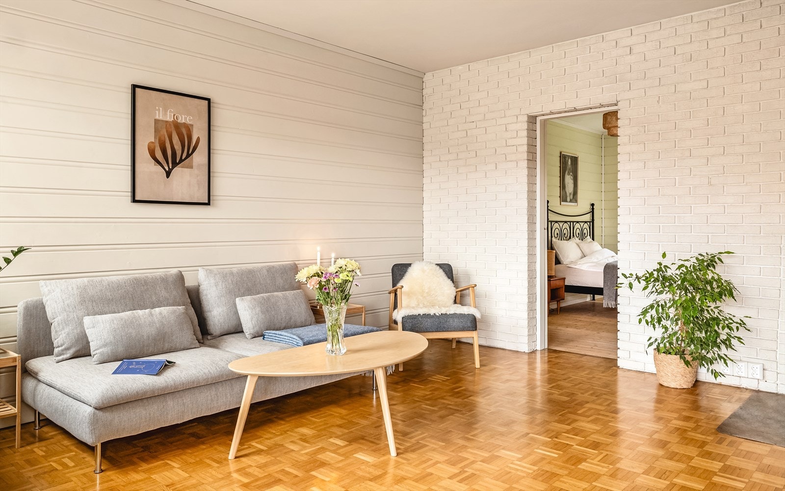 De lyse veggflatene gjør det enkelt å innrede med ønskede møbler og farger. Galleribilde