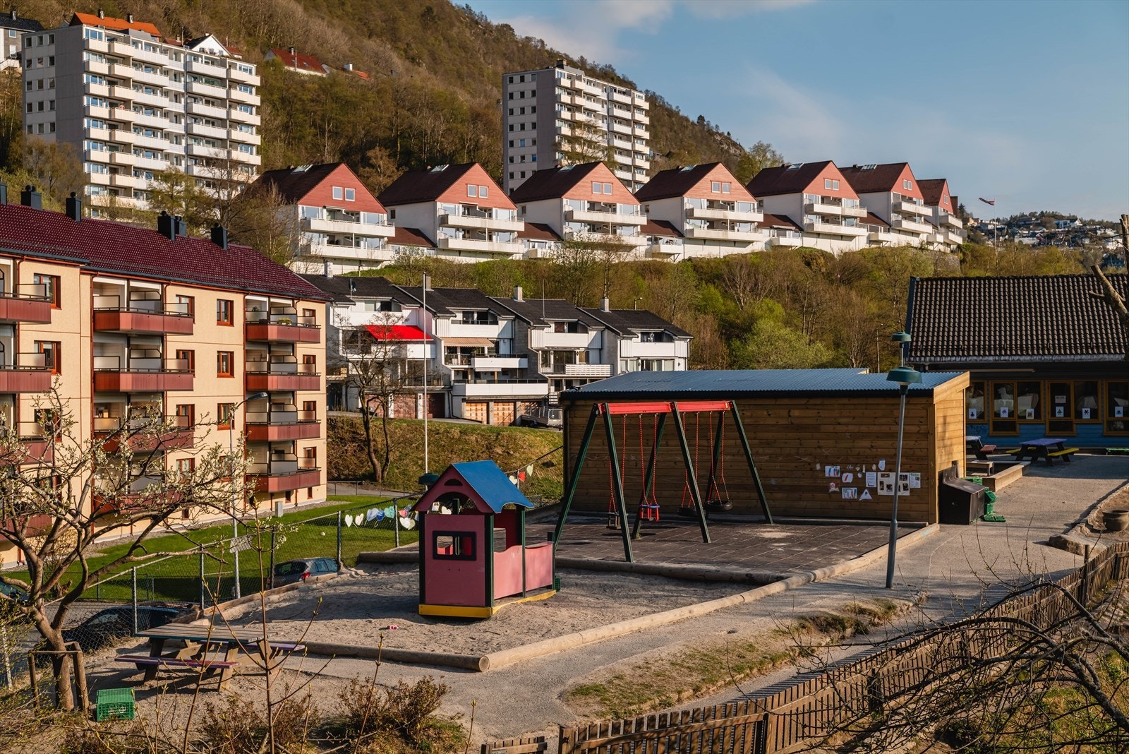 Her bor man fredelig til med kort avstand til det aller meste på Landås. Galleribilde