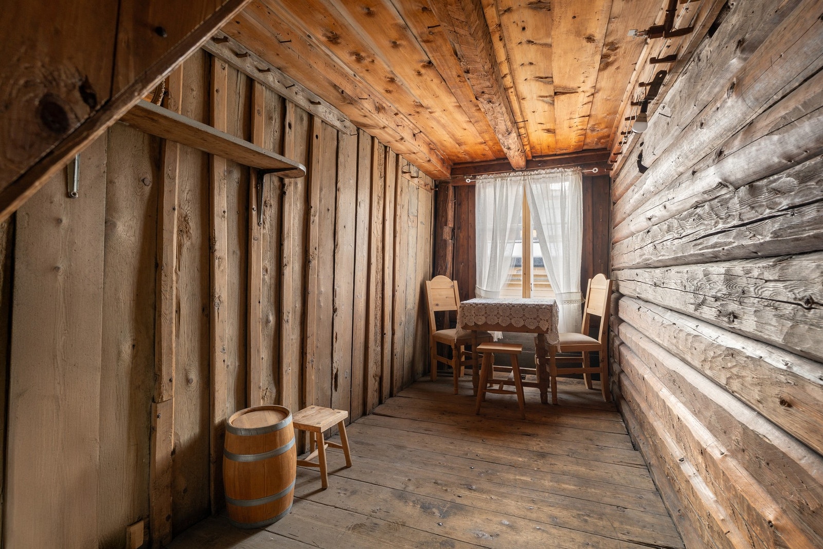 Dette rommet har vært brukt som soverom, men er nevnt som kammers på tegninger. Galleribilde