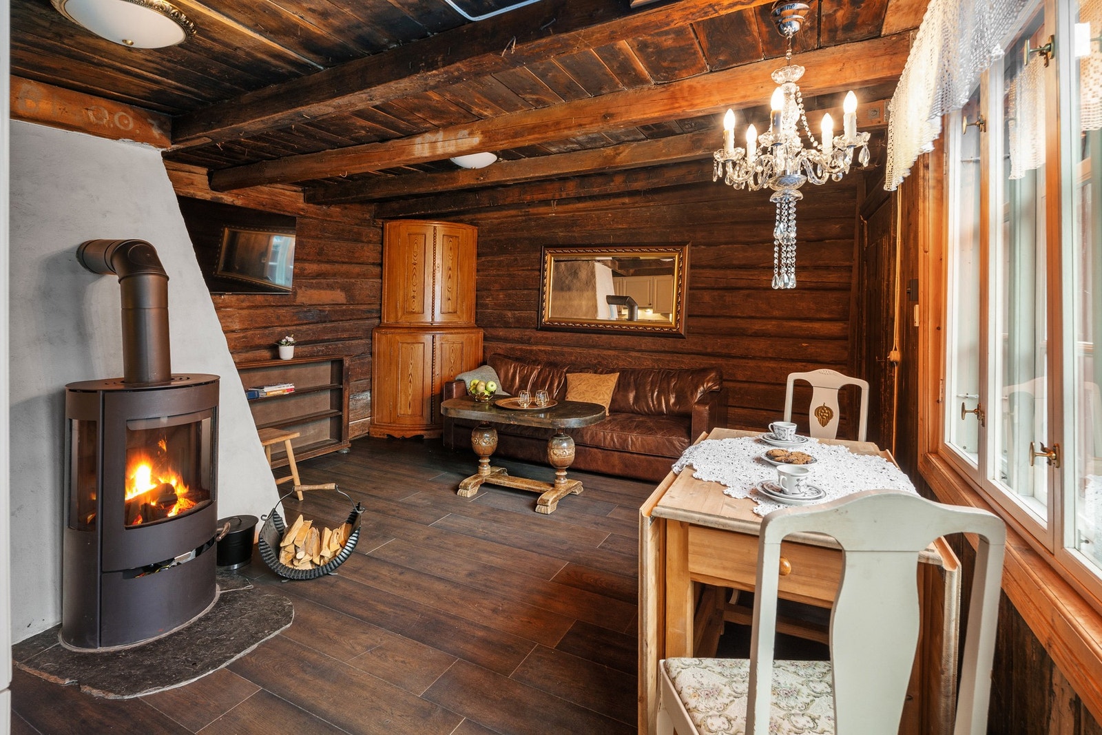 Sjarm, historie og moderne kvaliteter beskriver gården godt. Galleribilde