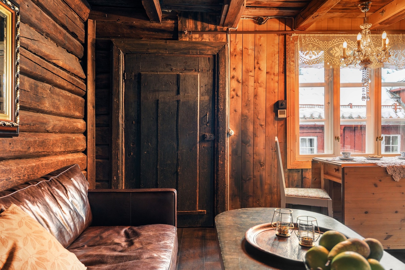 Legg merke til det nye sprinkleranlegget, diskret malt i toner som harmonerer med boligens estetikk. Galleribilde