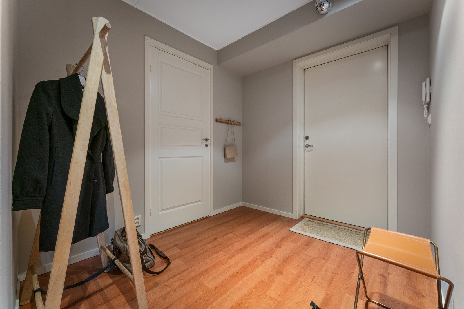 Fra entre/ gang har man inngang til praktisk bod. Galleribilde