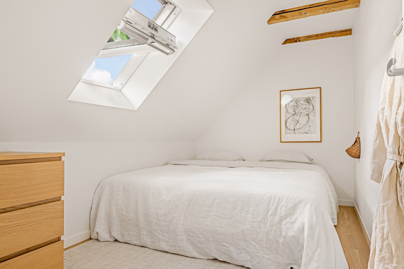 Hovedsoverommet måles til 8 kvm. Galleribilde