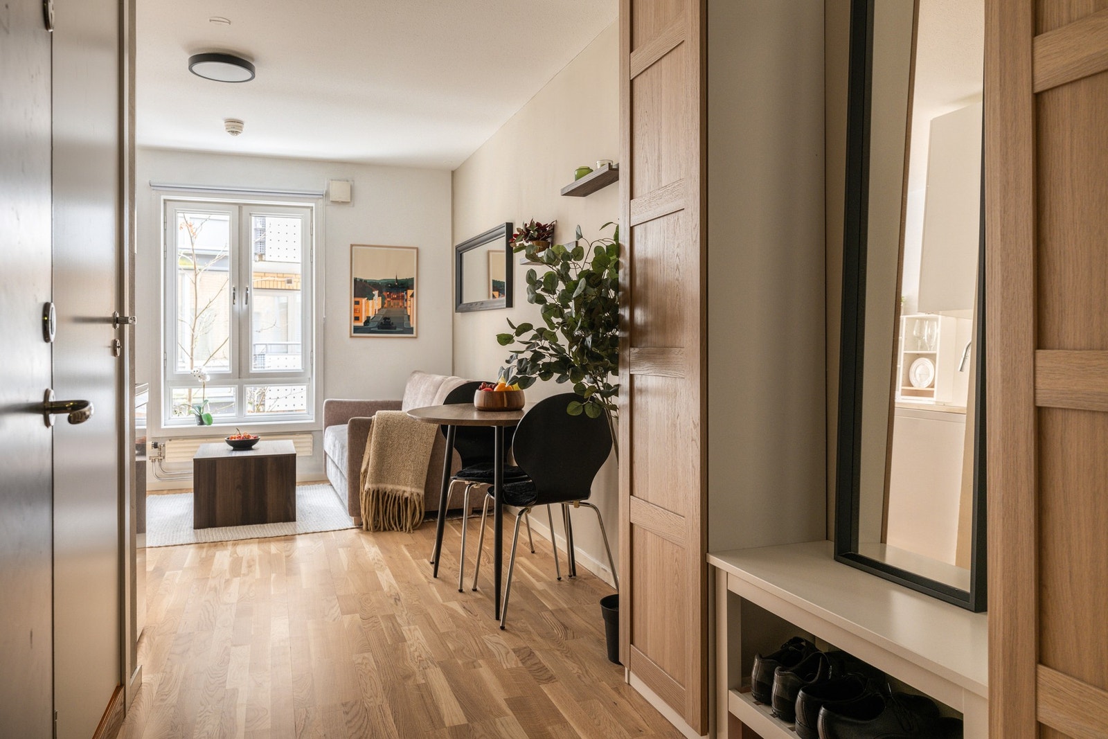 Svært lave felleskostnader som inkluderer oppvarming, varmtvann og TV/internett. Galleribilde