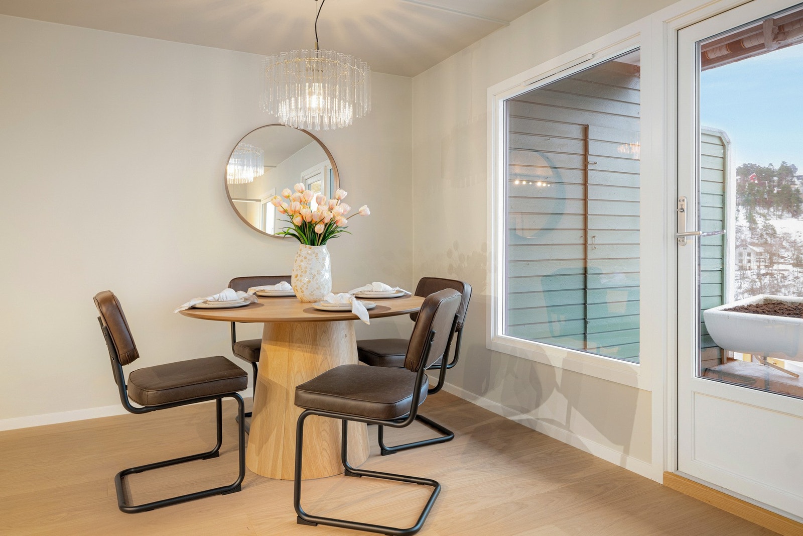 Varmefolie i alle oppholdsrom samt soverom. Galleribilde