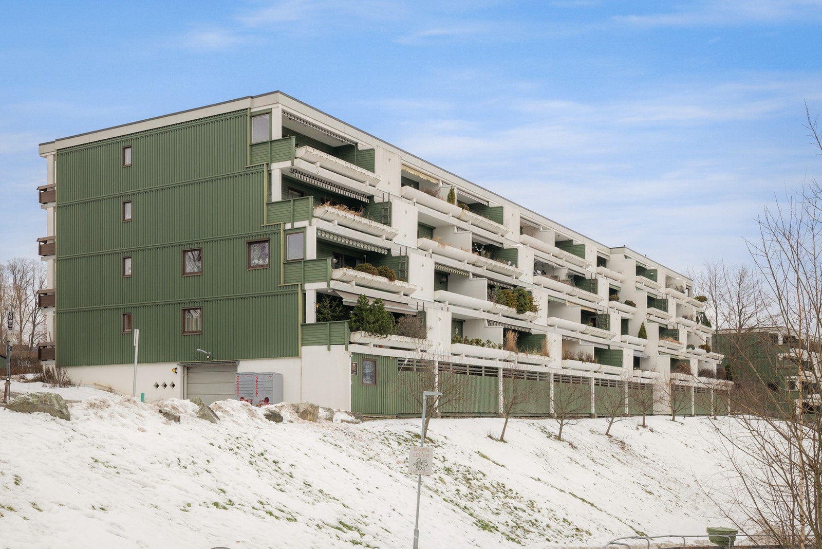 Fasade. Boligen ligger i byggets øverste etasje. Galleribilde