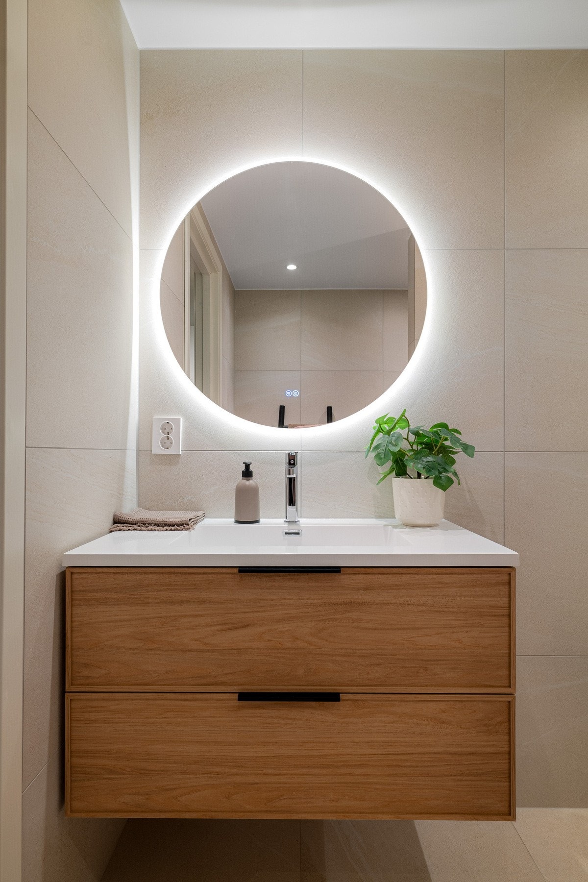 Varmekabler i gulv og god ventilasjon. Galleribilde