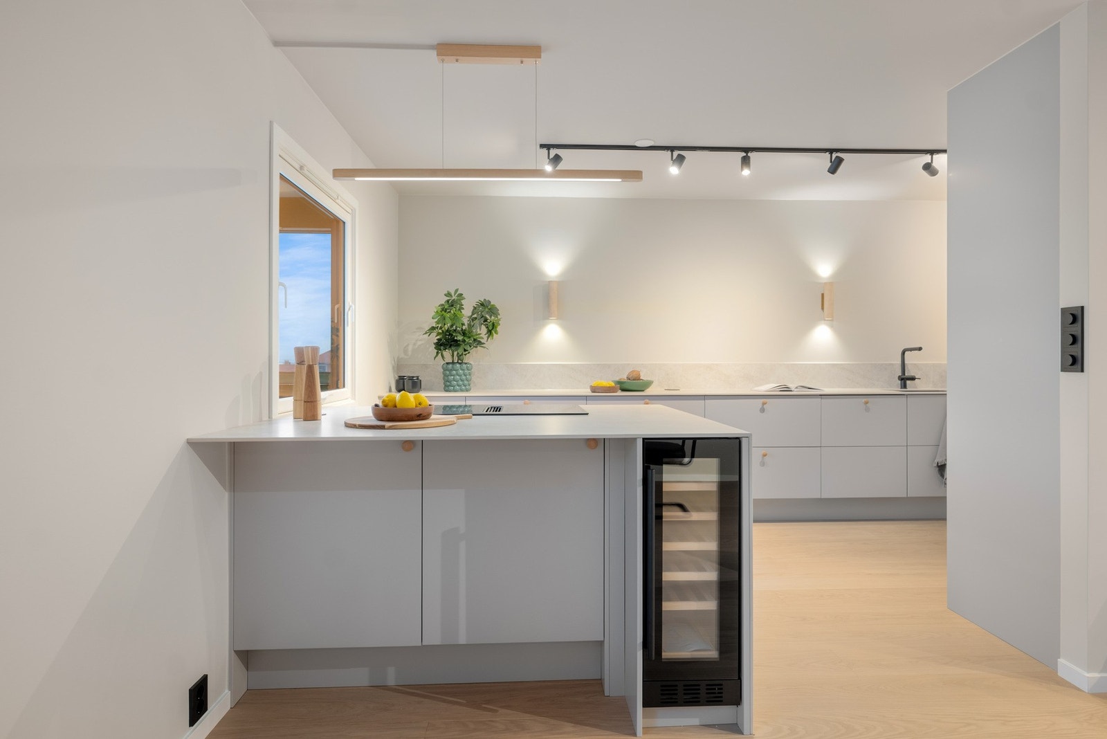 Kjøkkenøy som naturlig samlingspunkt. Galleribilde