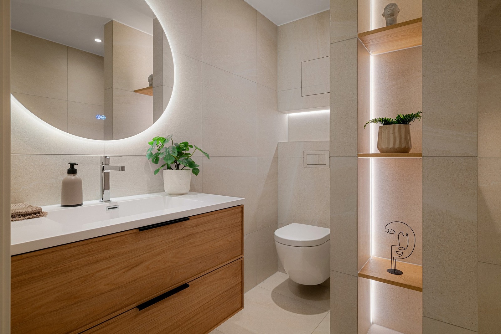 Leilighetens andre baderom ligger i forbindelse med de to andre soverommene. Galleribilde