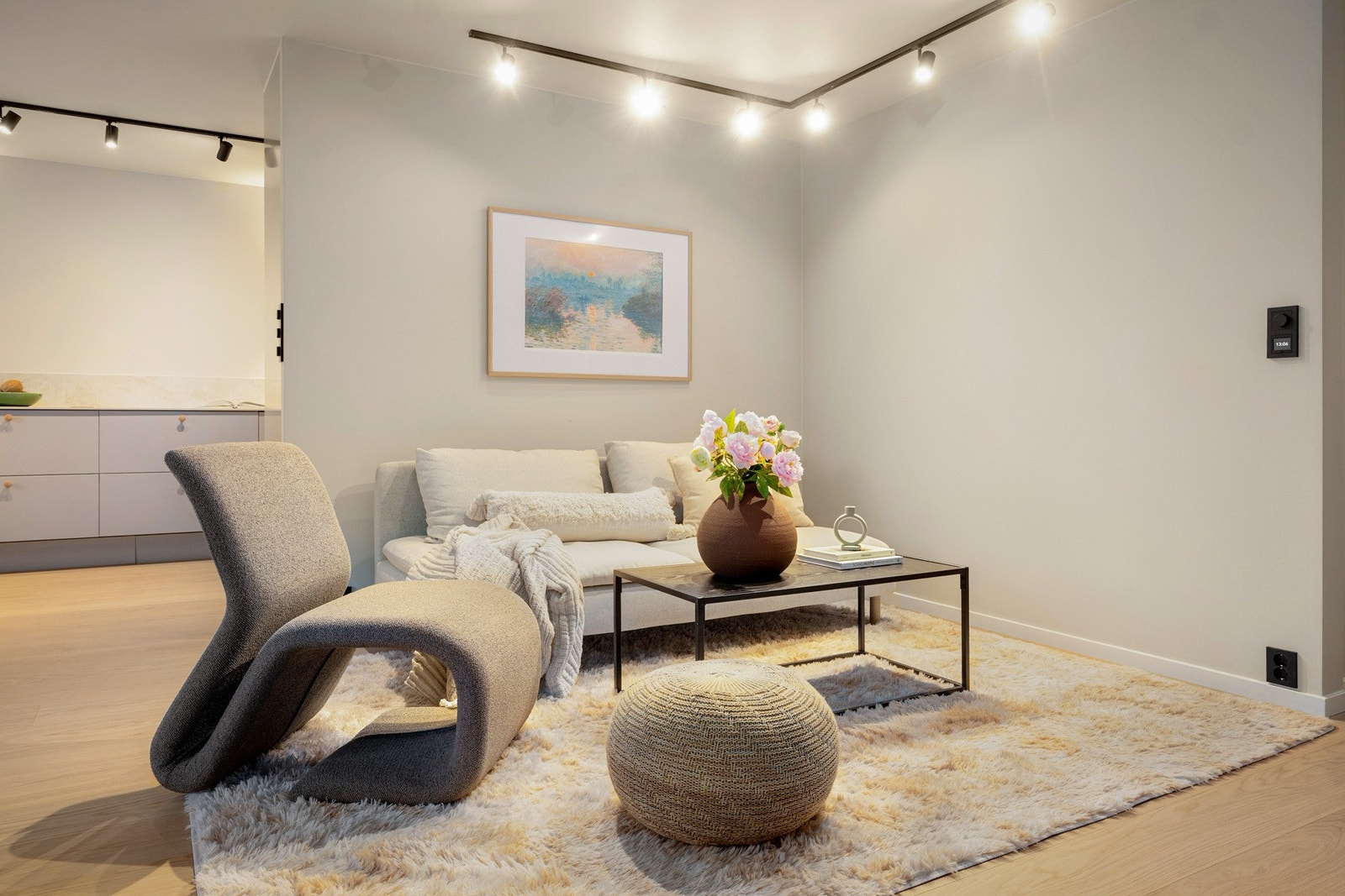 Totale felleskostnader pr. månedlig intervall: 5 849,- som inkluderer TV/Bredbånd, garasje, varmtvann mm. Galleribilde