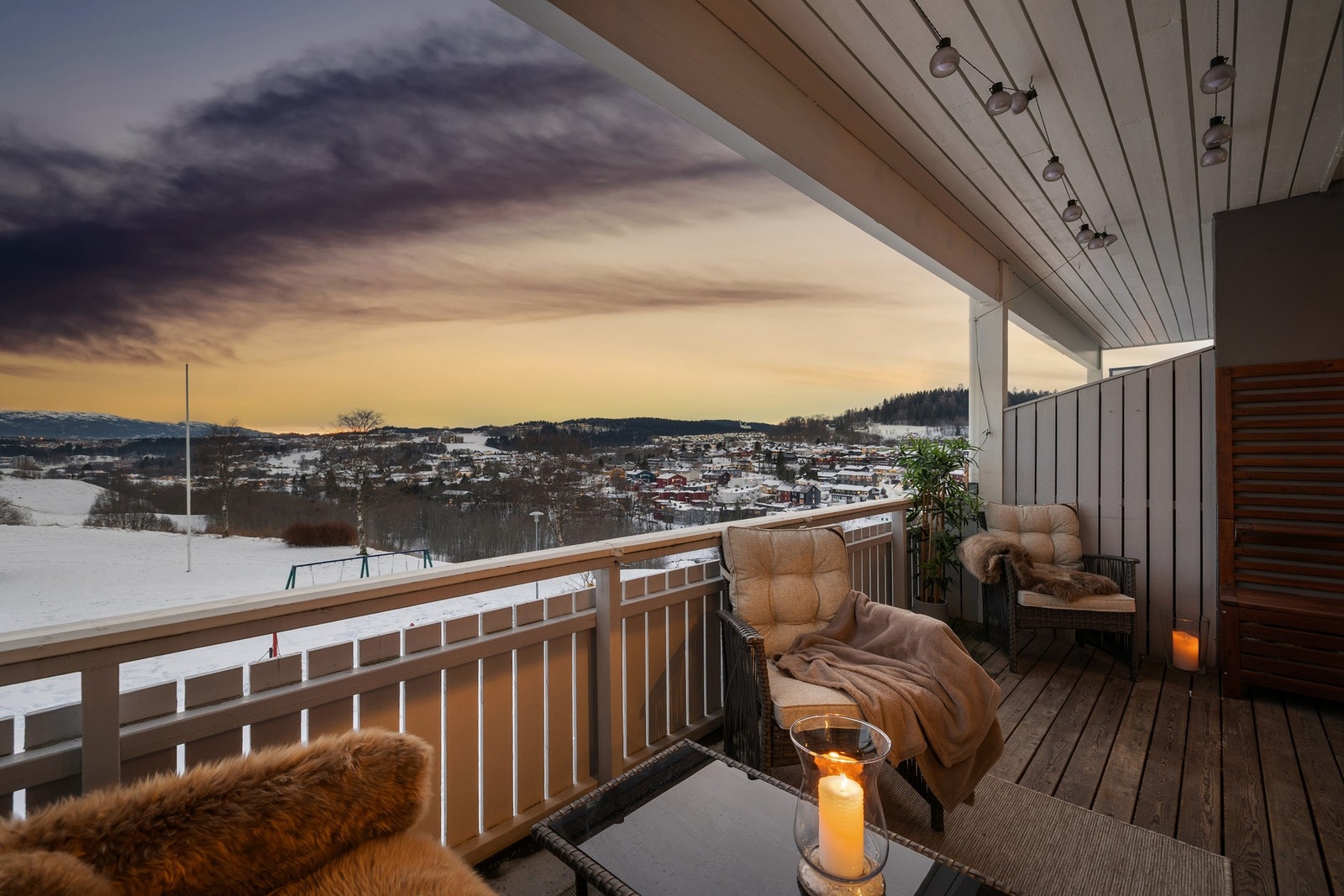 Her er det god plass til sittegruppe og annet ønsket utemøblement. Galleribilde