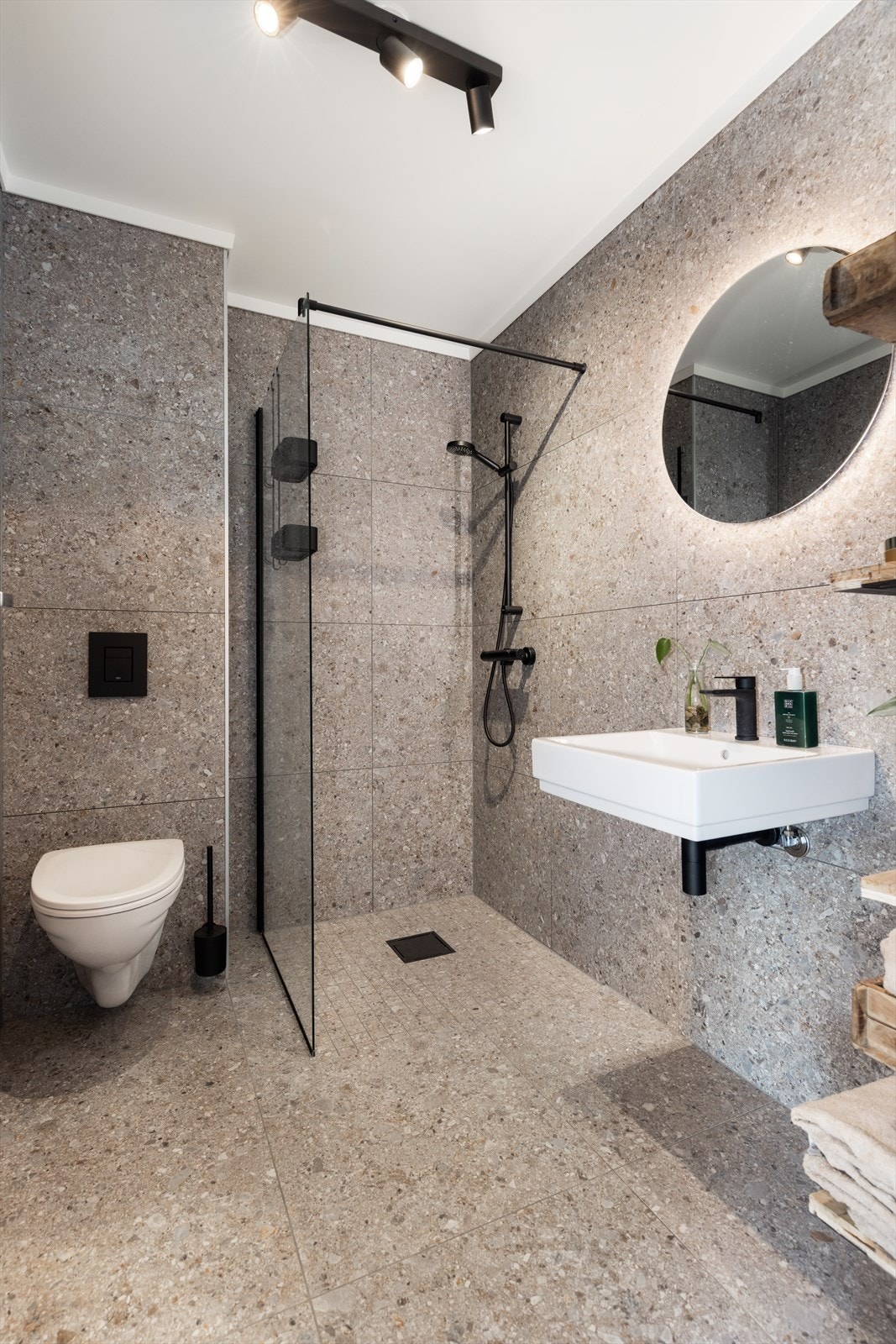 Bad 2. etasje tilknyttet hovedsoverom Galleribilde