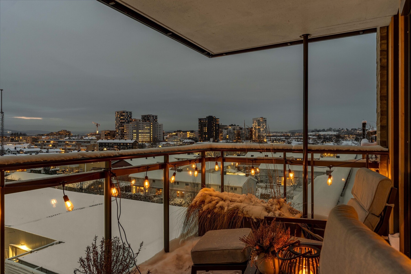 Fra stuen er det adkomst til en ytterligere balkong på 9,9 kvm, vendt mot vest. Galleribilde