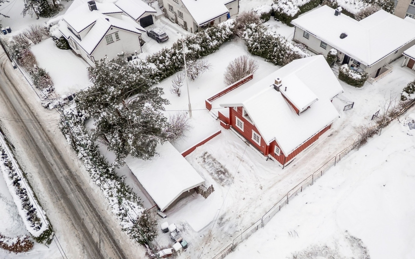Kort og trygg gangavstand til Stabekk barneskole og Ringstabekk ungdomsskole, og Oslo International School ligger også i nærområdet. Galleribilde