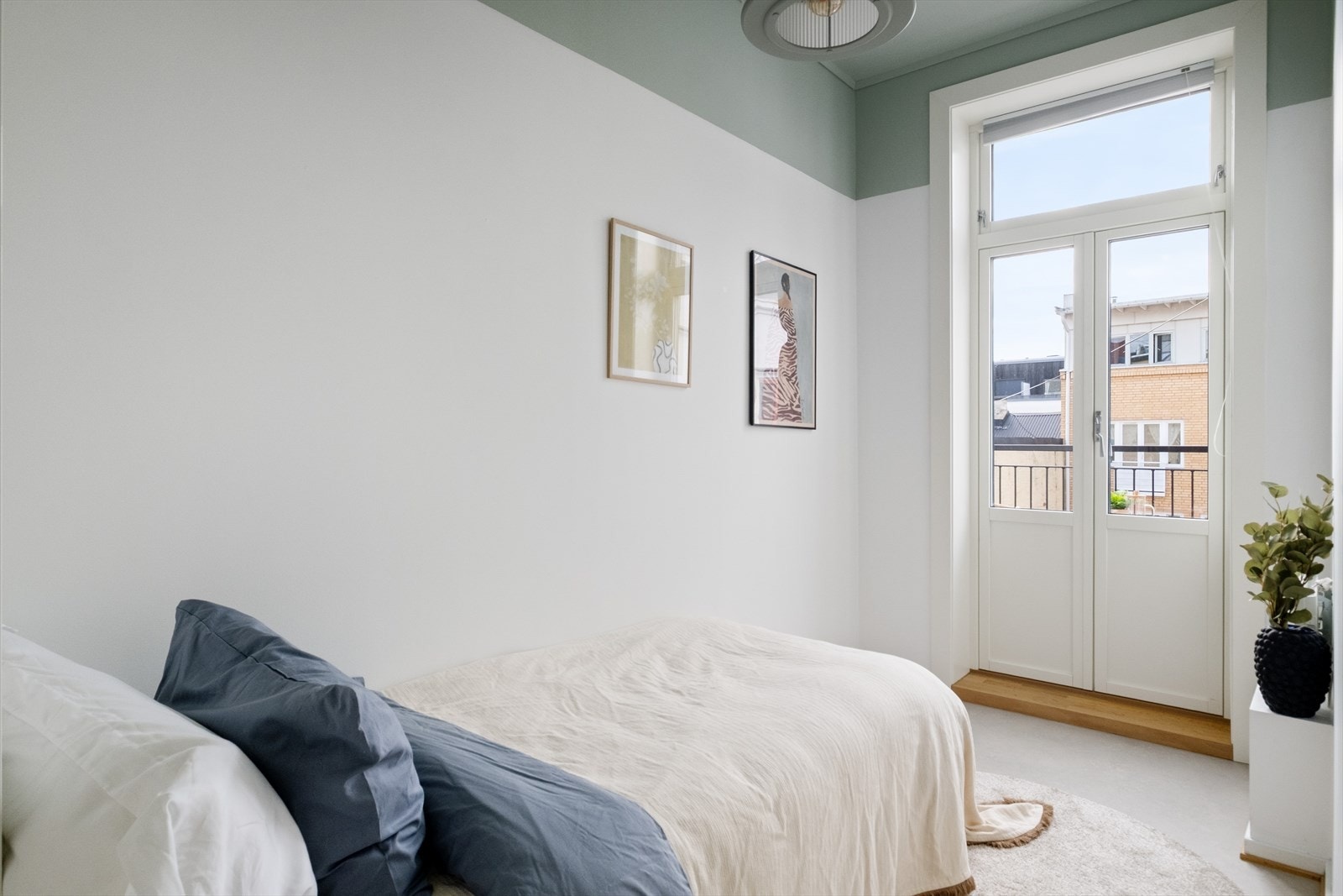 Soverom tre har plass til seng og garderobeløsning. Galleribilde