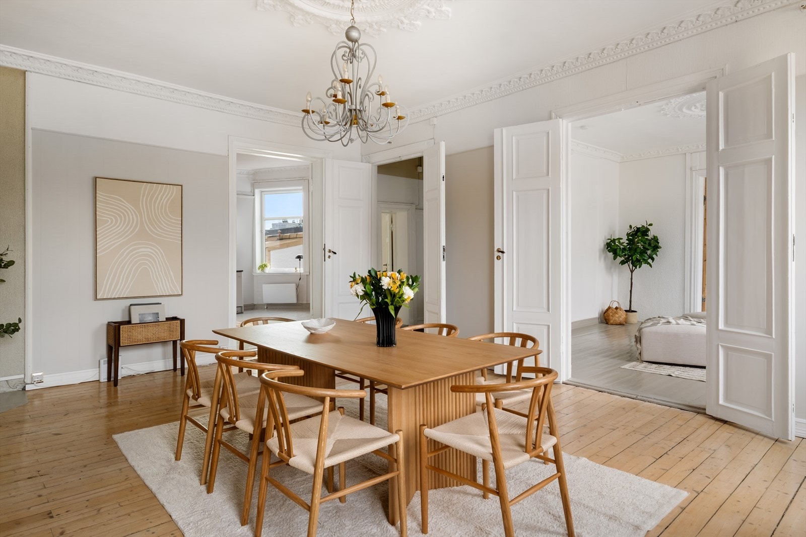 Den andre stuen benyttes i dag som spisestue. Galleribilde