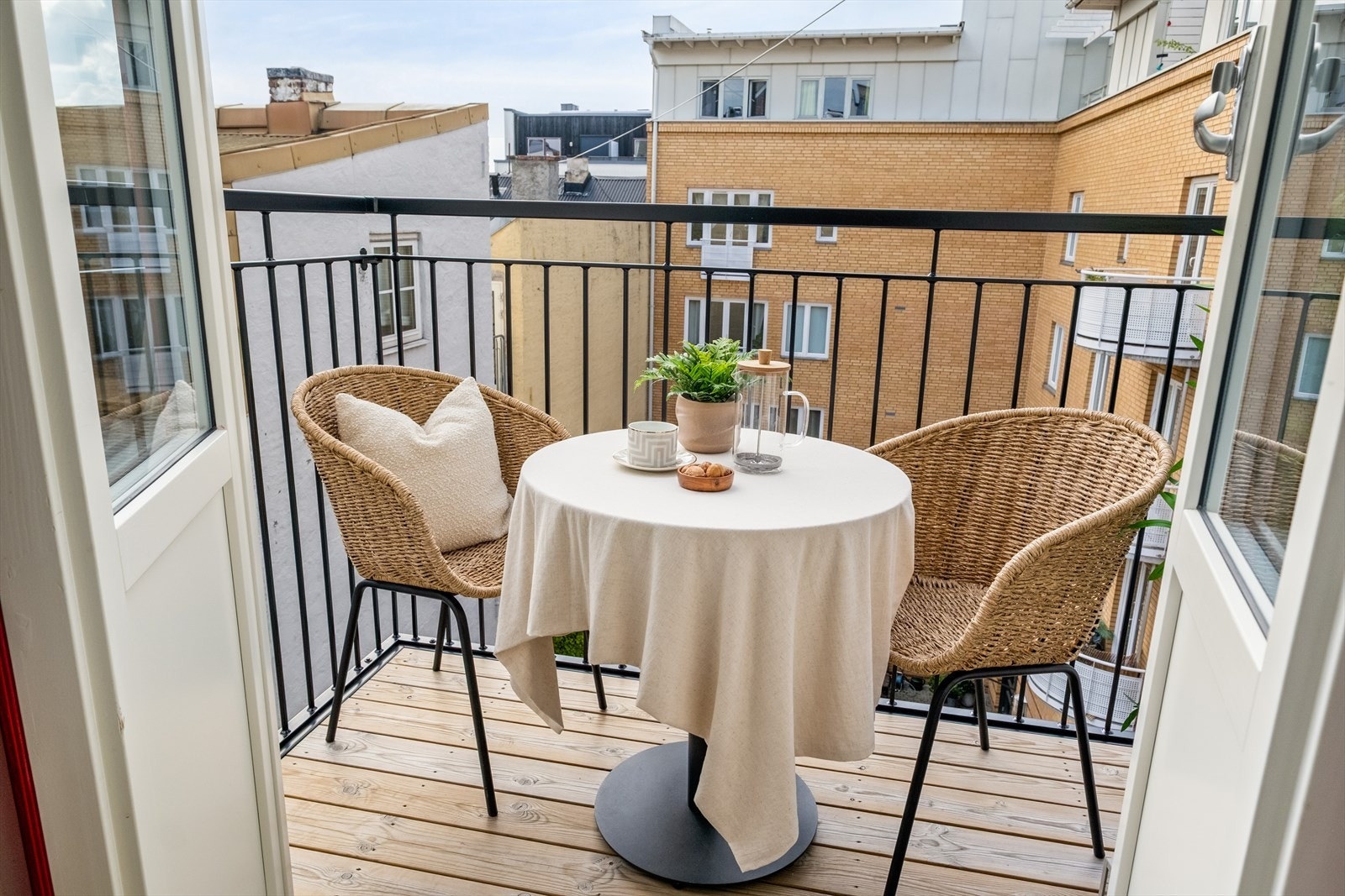 Plass til utemøblement og svært gode solforhold. Galleribilde