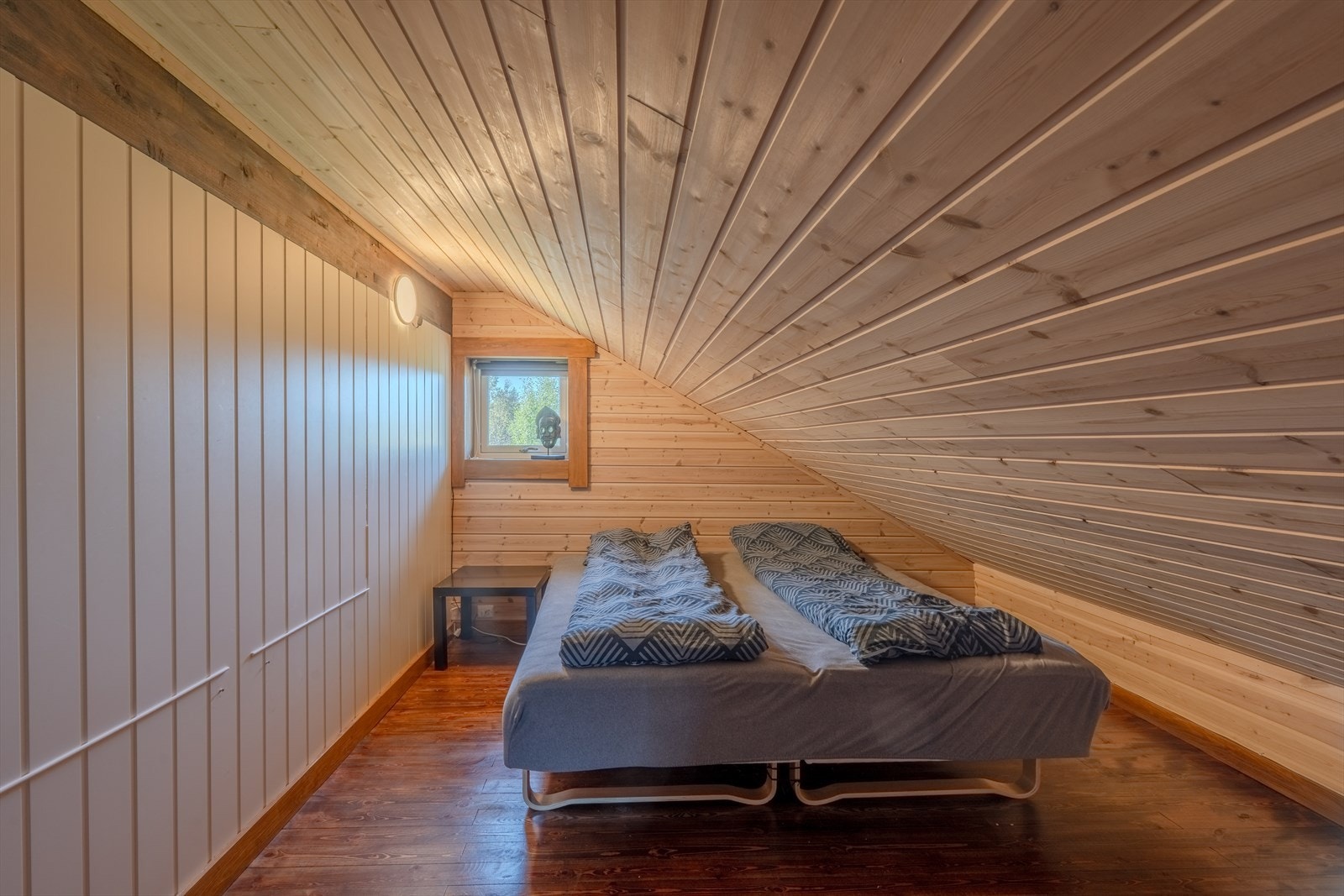 Soverom* hems (*ikke godkjent rømningsvindu eller bruksendring byggetegning) Galleribilde