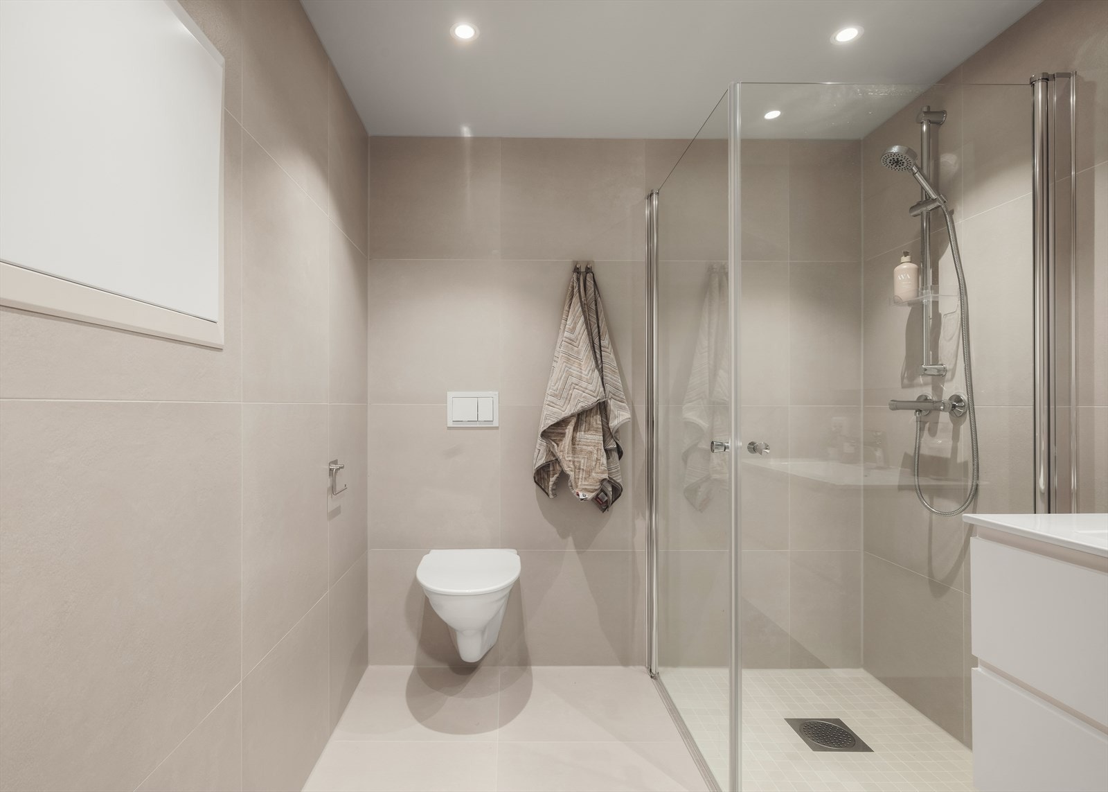 Flott bad i gjesteleiligheten. Galleribilde