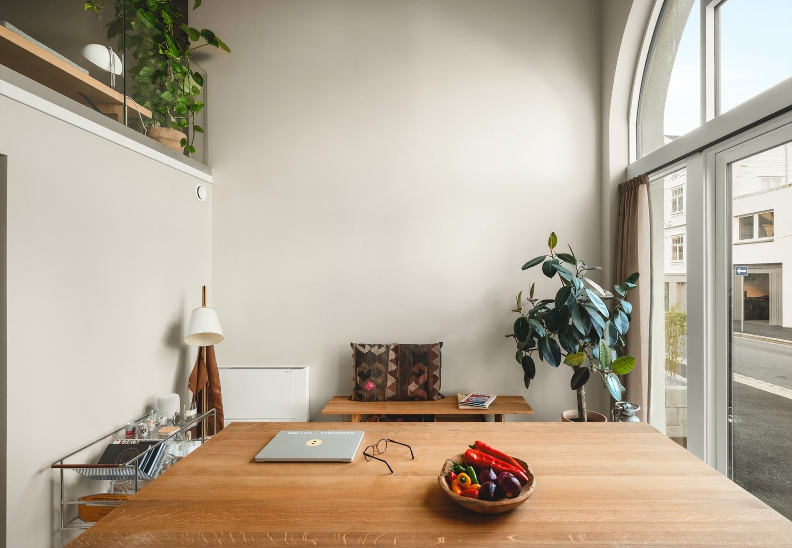 Kjøkkenøyen fungerer også flott som kontorplass. Galleribilde