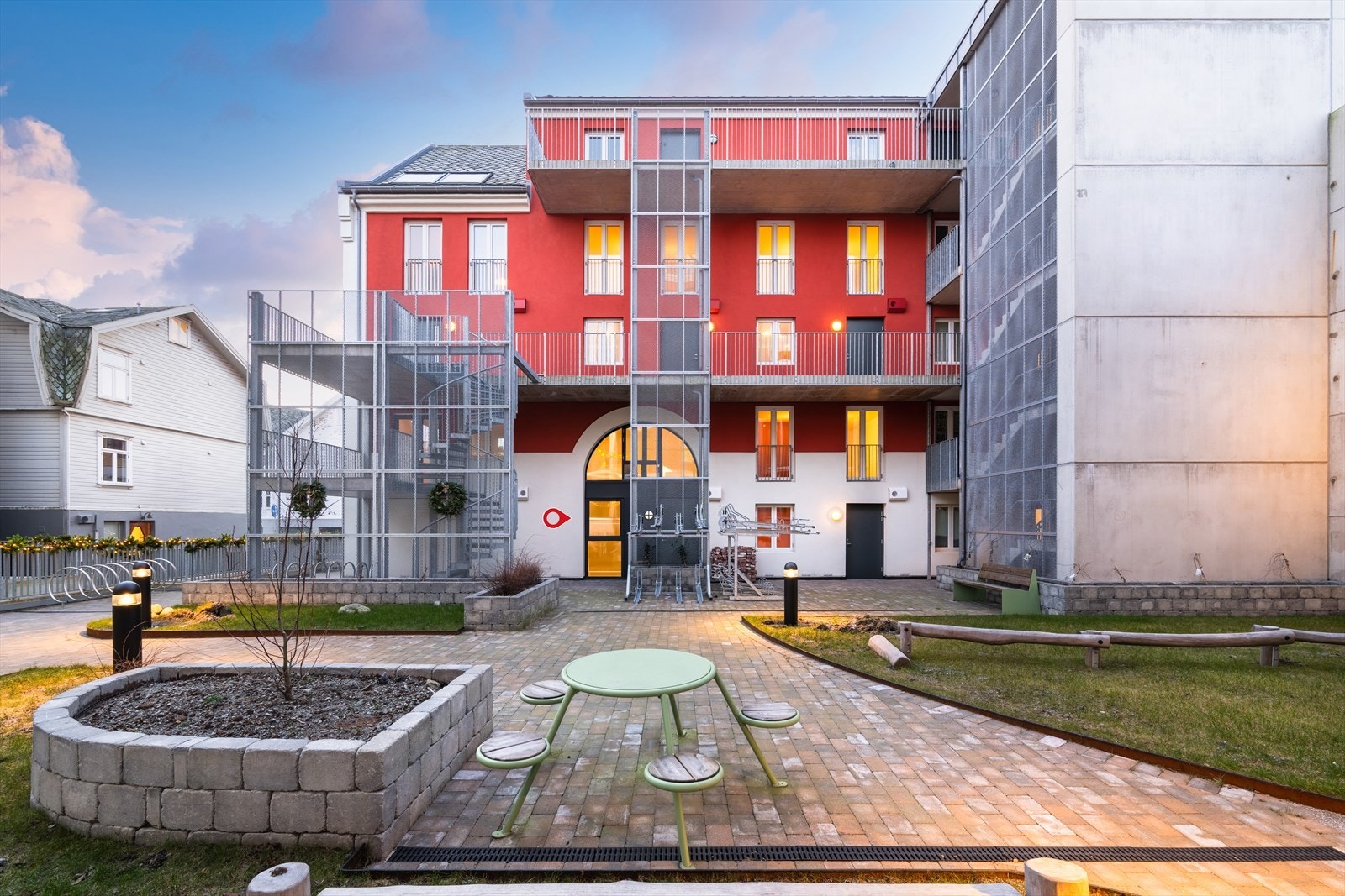 Borettslaget har inngang fra bakgården. Galleribilde