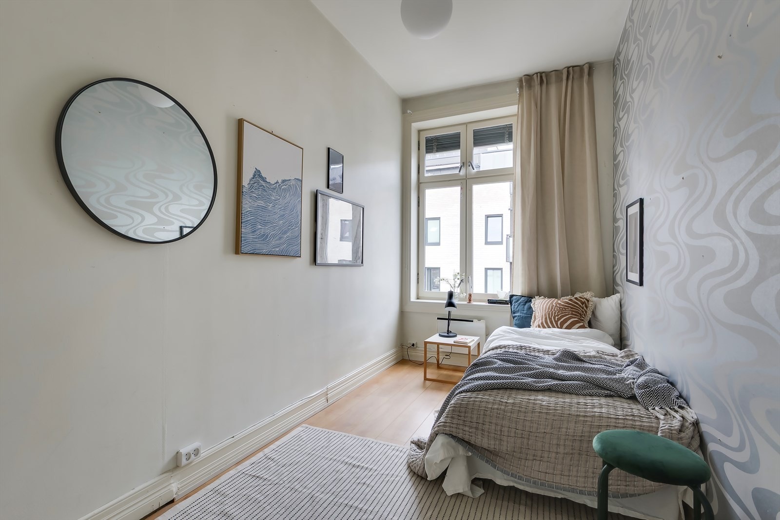 Soverom 4. med plass til seng og garderobeskap Galleribilde