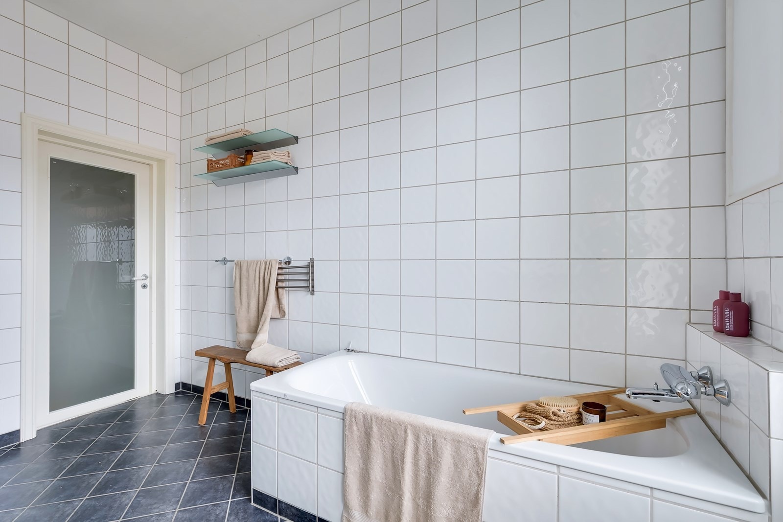 Badet må totalrenoveres. Galleribilde