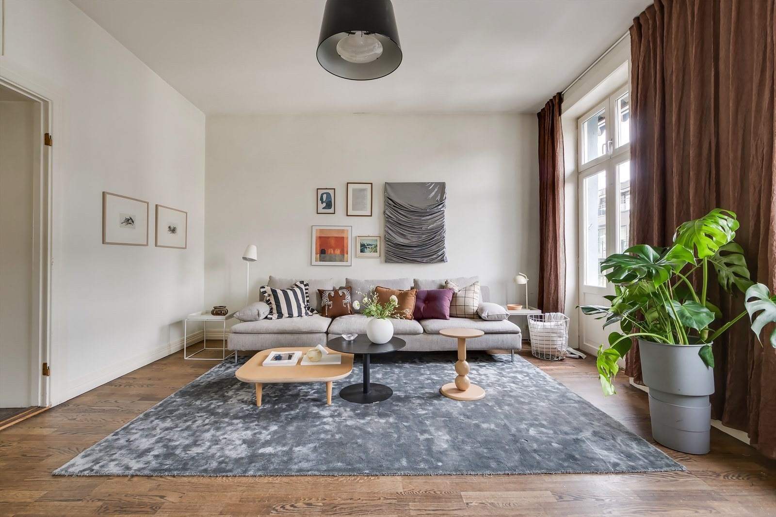 Her er det god plass til å innrede med sofa og tilhørende møblement. Galleribilde