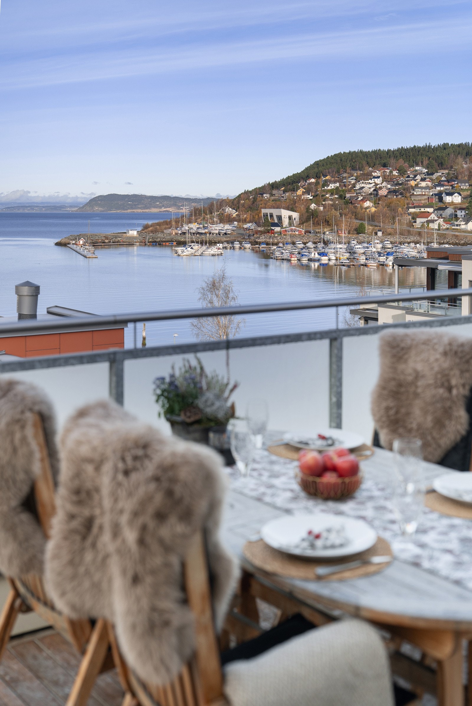 Her er det gode muligheter for innredning med både utemøblement og grill! Galleribilde