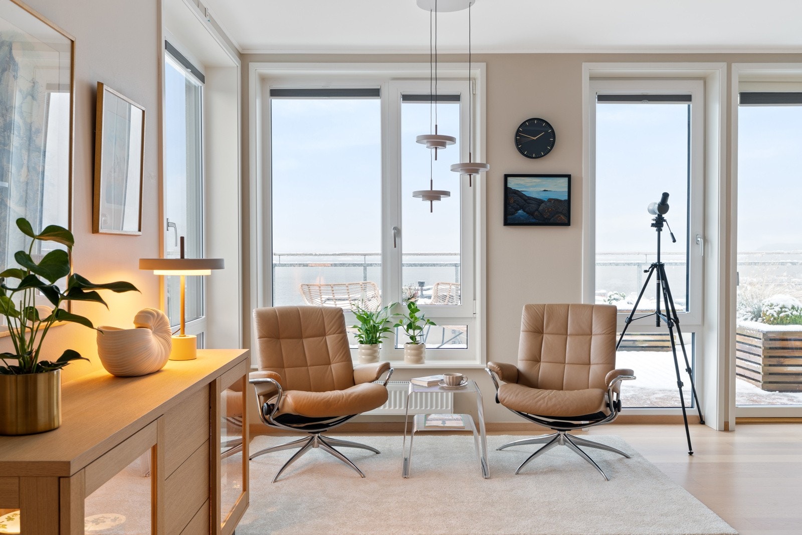 Fra stuen har du direkte adkomst til en stor takterrasse med fantastiske innredningsmuligheter. Galleribilde