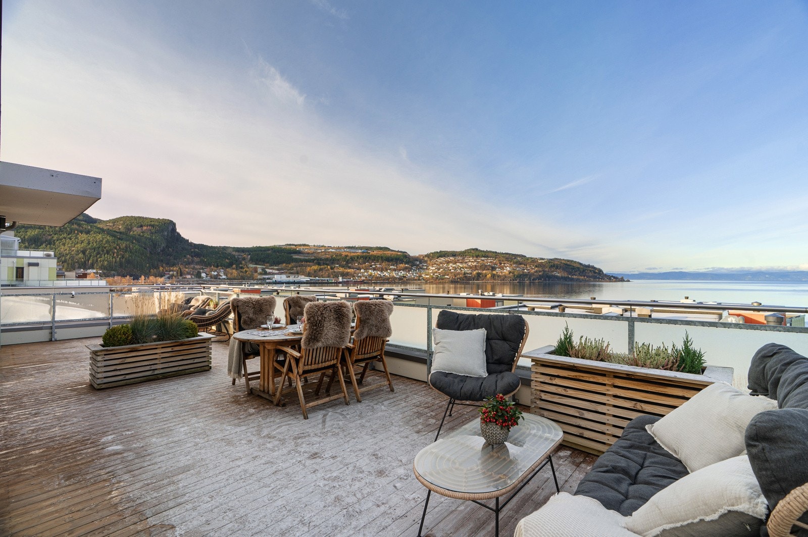 Takterrassene er måler til sammen hele 64 kvm! Galleribilde
