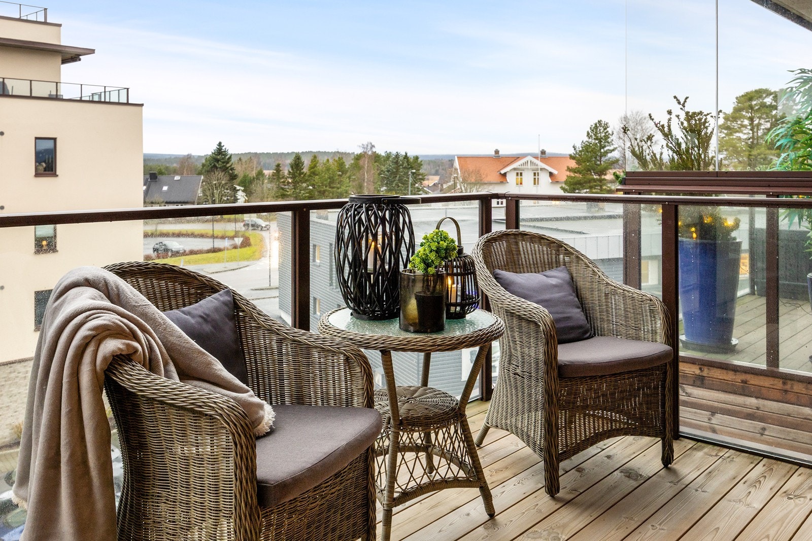 Her har du godt med plass til utemøblement. Galleribilde