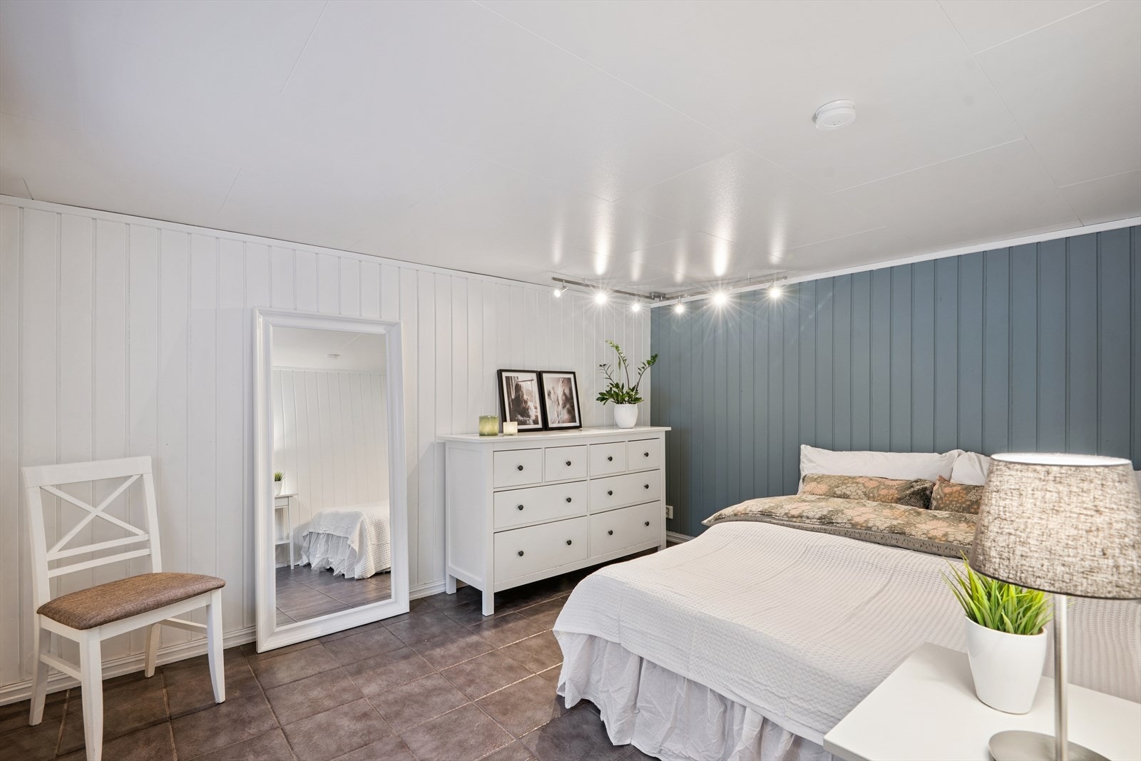 Boligen har også et soverom i kjeller. Galleribilde