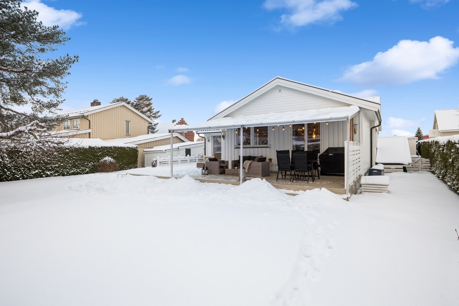 Pent opparbeidet og relativt flat tomt. Galleribilde