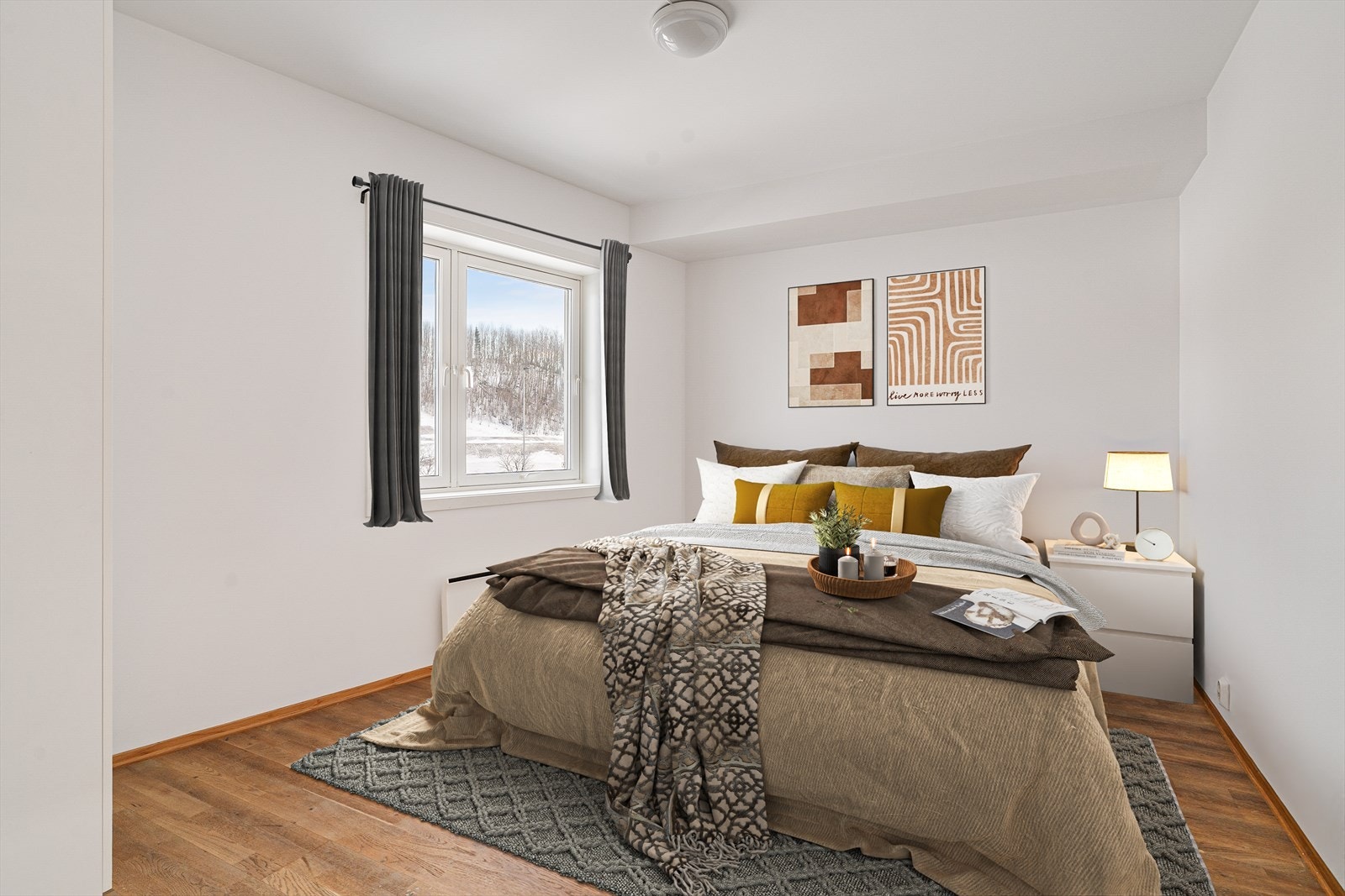 Hovedsoverommet er hele 12,2 kvadratmeter - Virtuell møblering Galleribilde