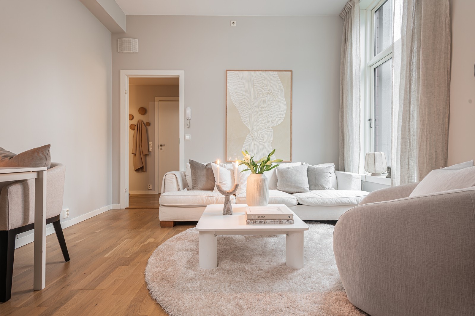 Bygget og leilighetene ble renovert i 2014 og holder en gjennomgående moderne standard Galleribilde