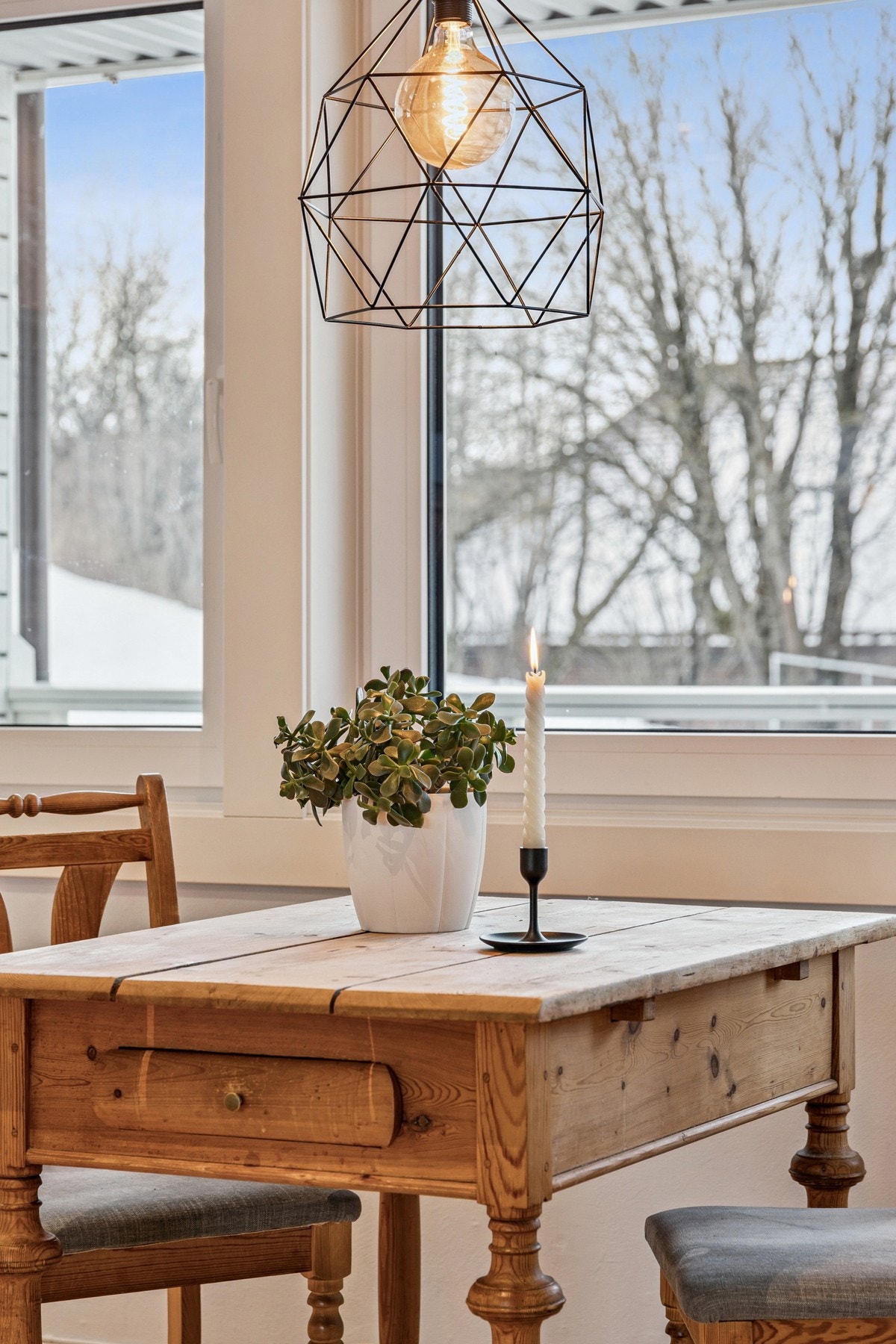 Spiseplassen finner sin naturlige plass ved kjøkkenet. Galleribilde