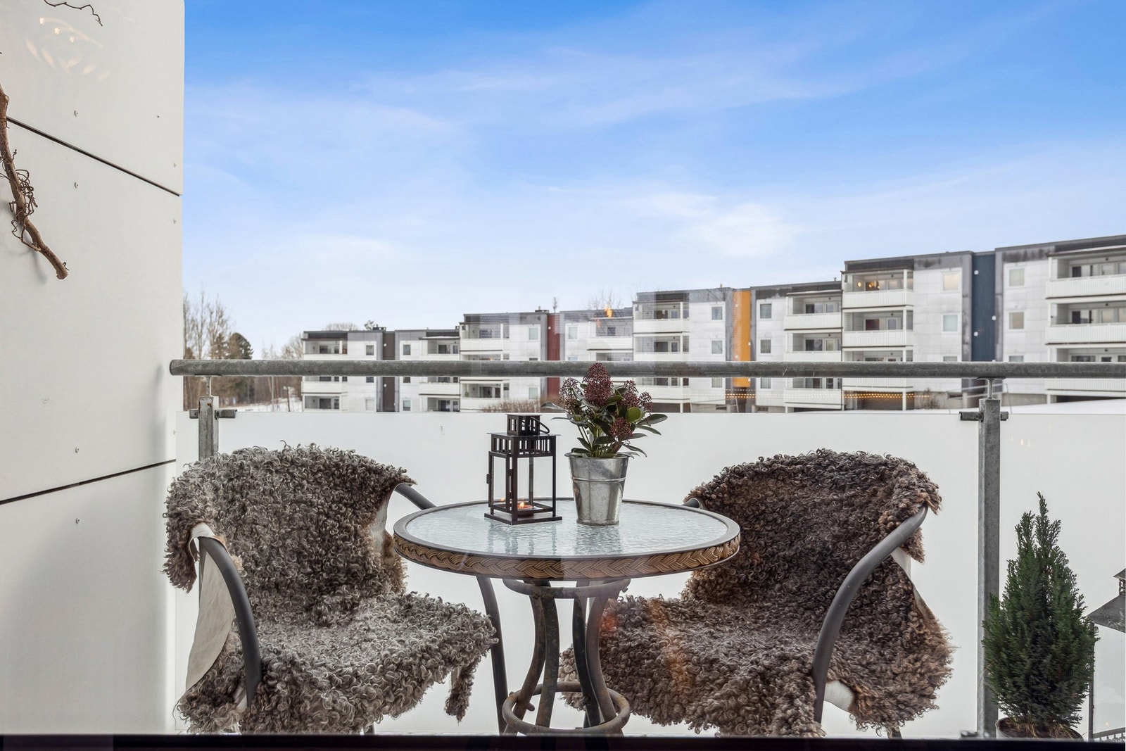 Fra balkongen har du fint utsyn over nærområdet. Galleribilde