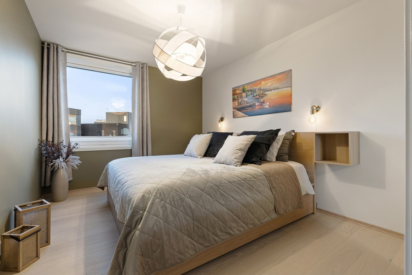 Leiligheten har to soverom, hvor hovedsoverommet er av god størrelse. Galleribilde