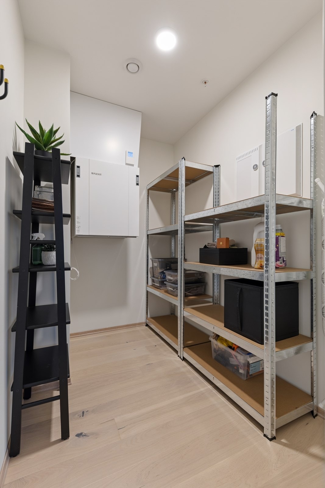 Praktisk innvendig bod. Leiligheten har også en ekstern bod på ca. 6 kvm i 1. etasje/bakkeplan. Galleribilde